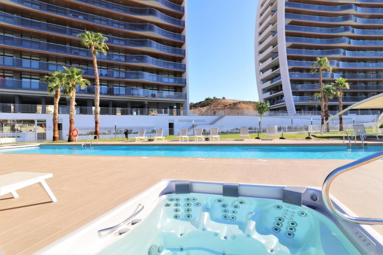 Sunset Waves Deluxe Apartments Poniente Beach Resort Benidorm Exterior foto